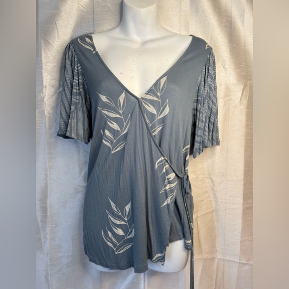 Lucky Brand Floral Wrap Top - Picture 3 of 13